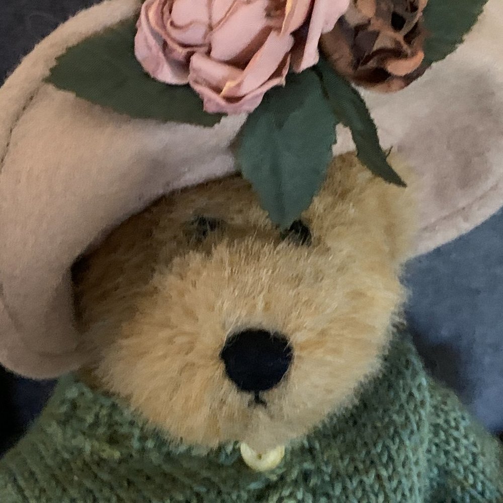 Boyds Bear Cutie with hat and green sweater - Picture 4 of 4